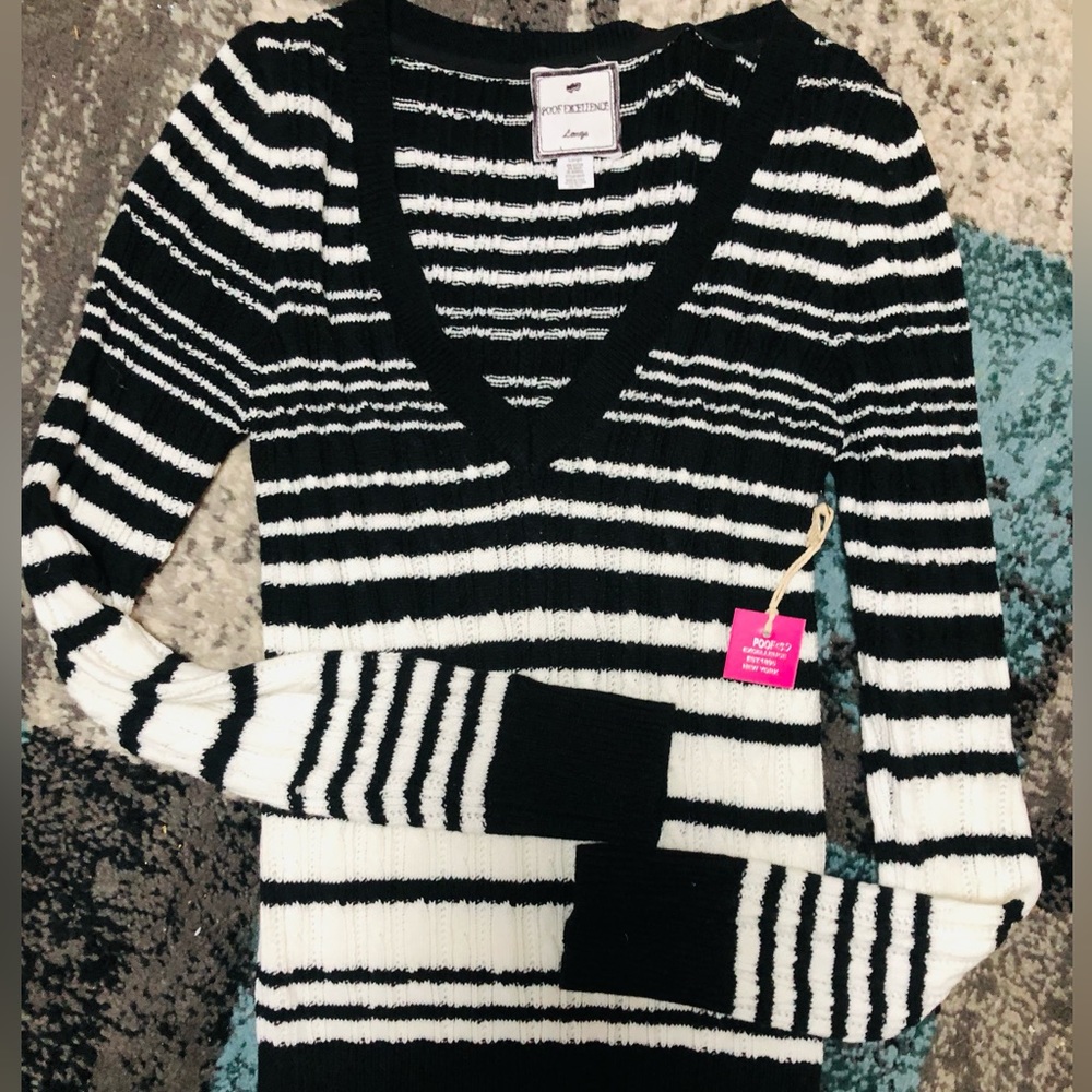 Large v-neck long sleeve nwt